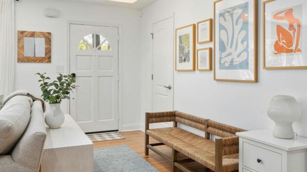 8 Focal Pieces That Make Entryways Feel Welcoming