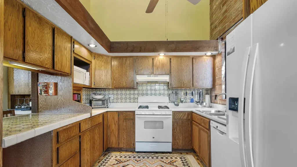 Southwestern-Style 2-Bedroom Adobe Home in Sonoita With Soaring Ceilings and Mountain Views (Floor Plan Inside)