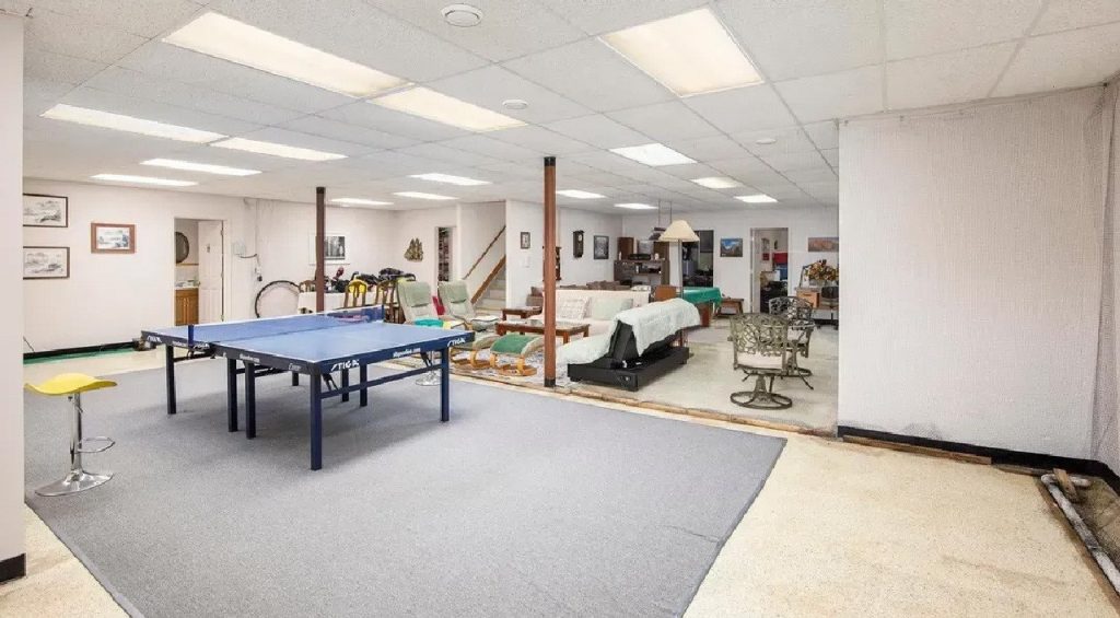 Elegant 6,173 Sq-Ft 4-Bedroom Split-Level with Island Kitchen and Finished Basement in Prestigious West Ridge (With Floor Plan)