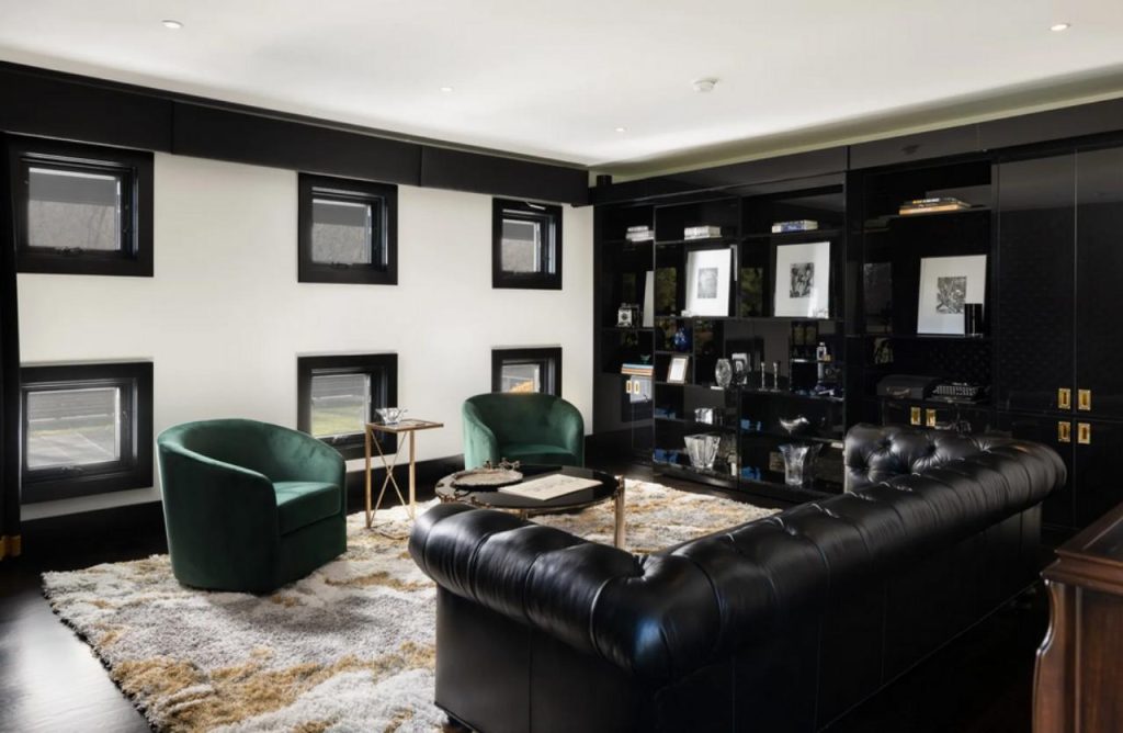 Black and Green Lounge