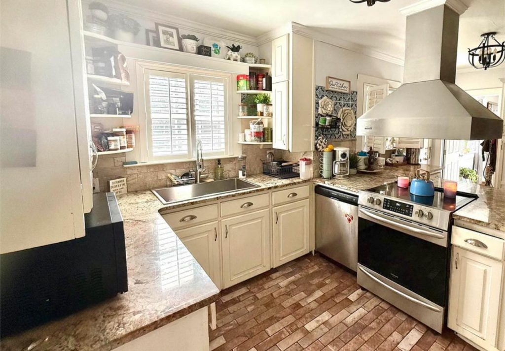 Cozy and Functional Kitchen