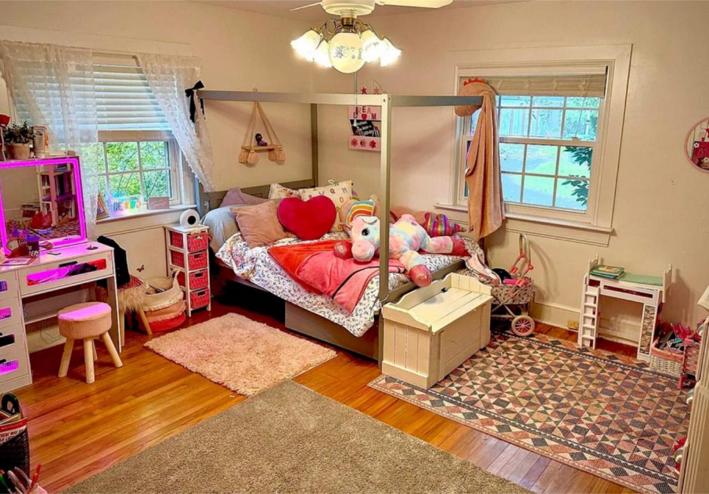 8.Charming Kids' Bedroom Retreat