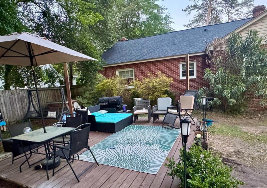 10.Charming Backyard with Cozy Patio – Perfect for Relaxation