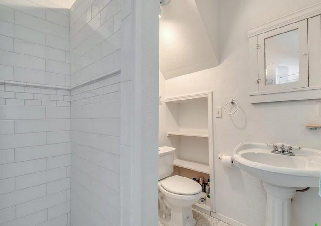 Bright and Clean Bathroom