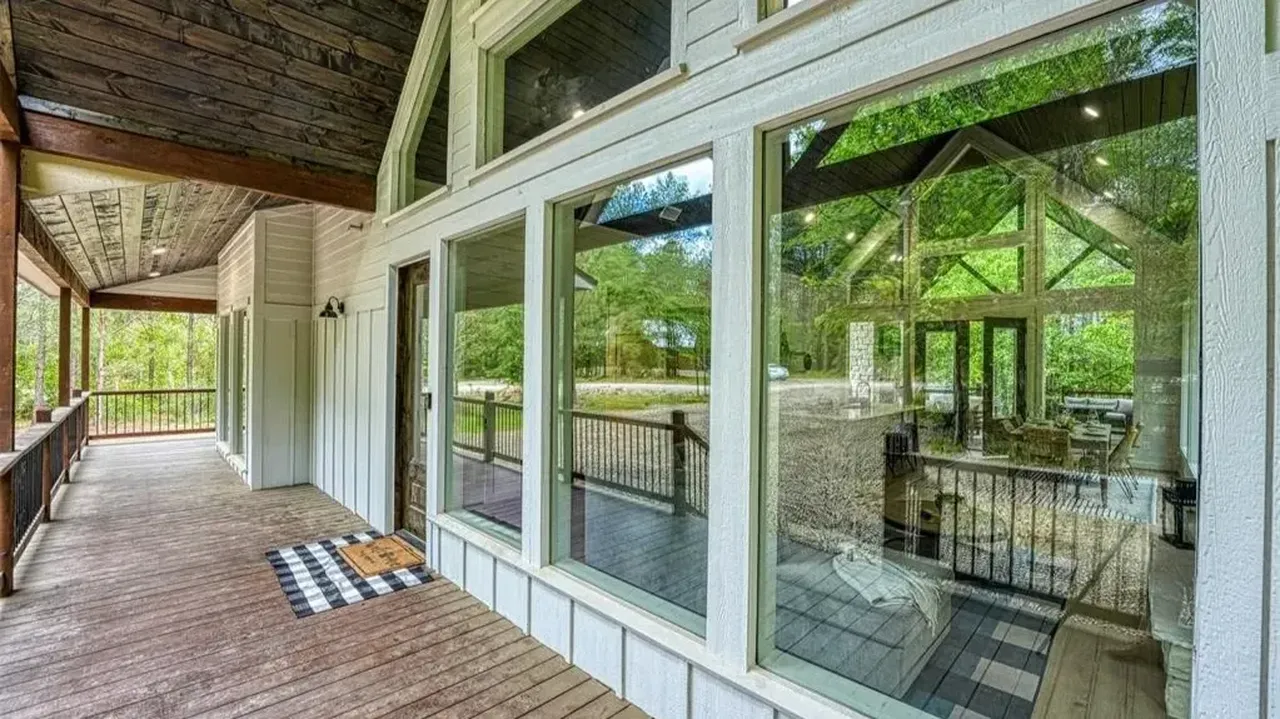 This Oklahoma Cabin Is a Dream for Families and Friends Seeking a Peaceful Wooded Escape (Floor Plan Inside)