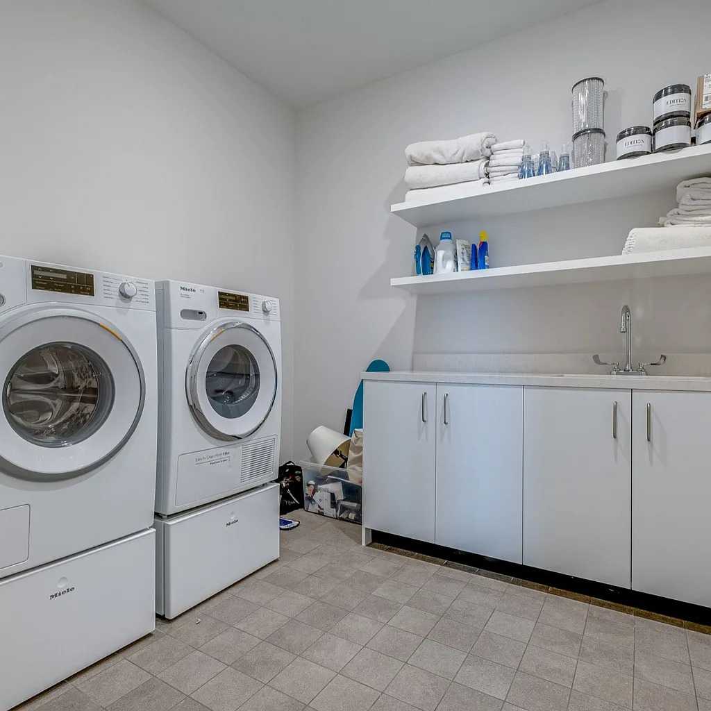 Laundry Room in Jay Cutler’s Former Nashville Condo