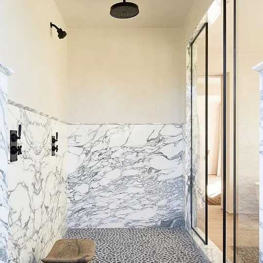 Walk-In Shower in Freddie Freeman’s CA Home