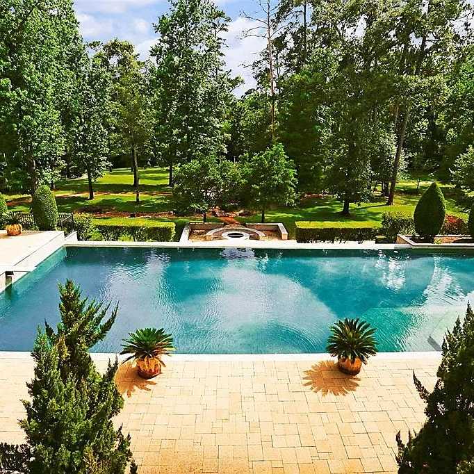 Pool of Adrian Peterson’s Former TX Home