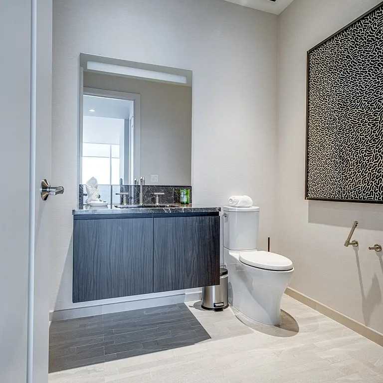 Bathroom in Jay Cutler’s Former Nashville Condo