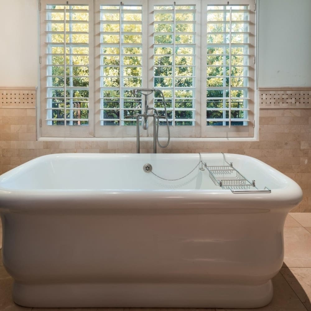 Soaking Tub in Charlie Sheen’s Former CA Home