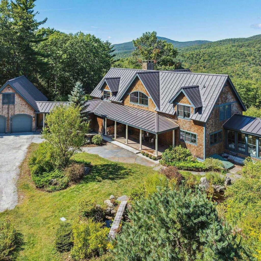 Two-Story Lodge of Ghislaine Maxwell NH Hideaway