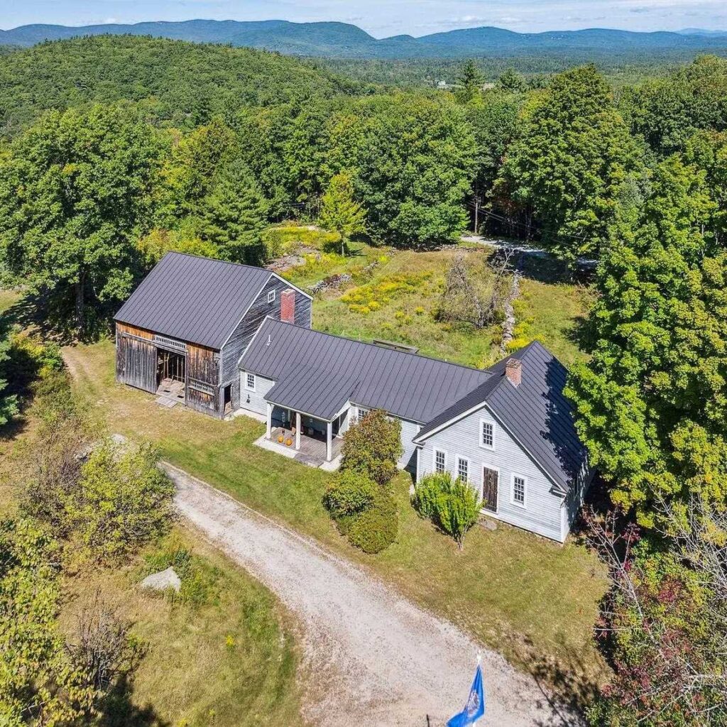 Farmhouse and Barn of Ghislaine Maxwell NH Hideaway
