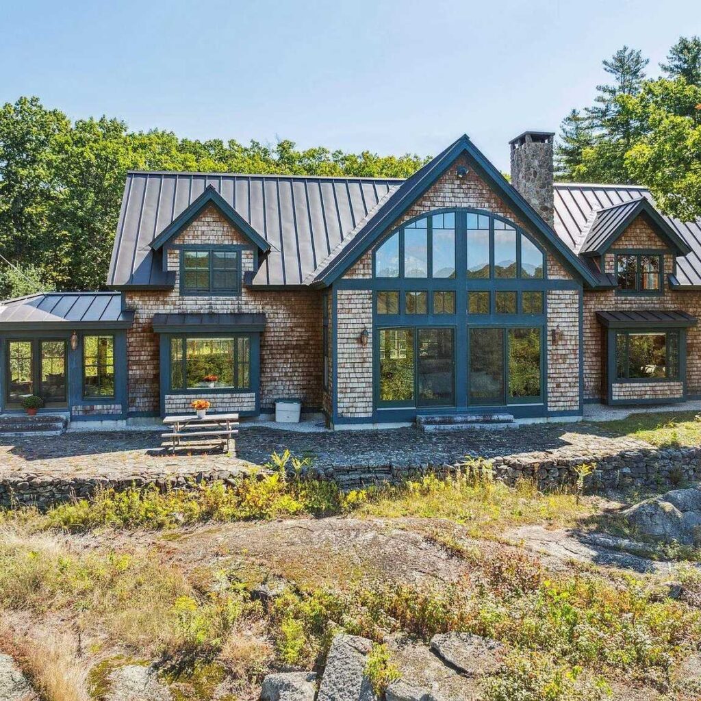 Rear Façade of Ghislaine Maxwell NH Hideaway