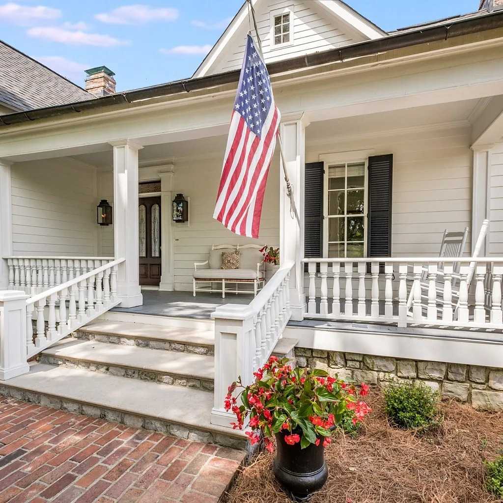 Front Porch of Trisha Yearwood’s Former TN Home