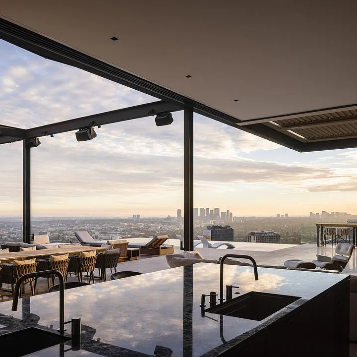 Outdoor Bar of Henrik Fisker’s CA Home