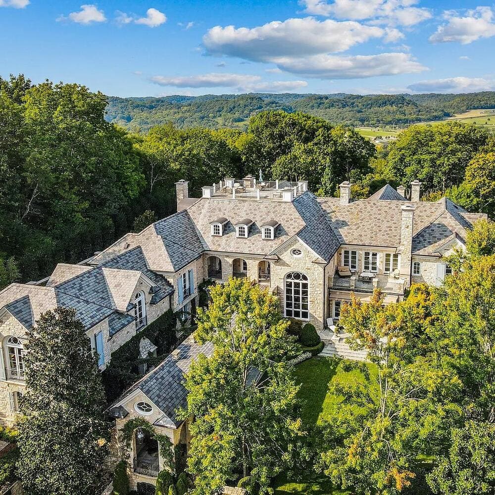 Roofline of Alan Jackson’s Former TN Home
