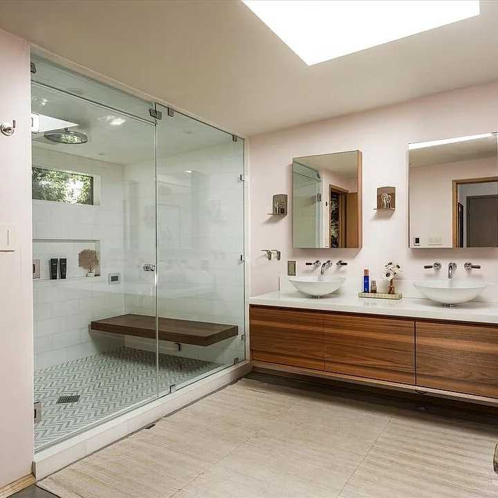 Bathroom in Sarah Paulson’s Former CA Home