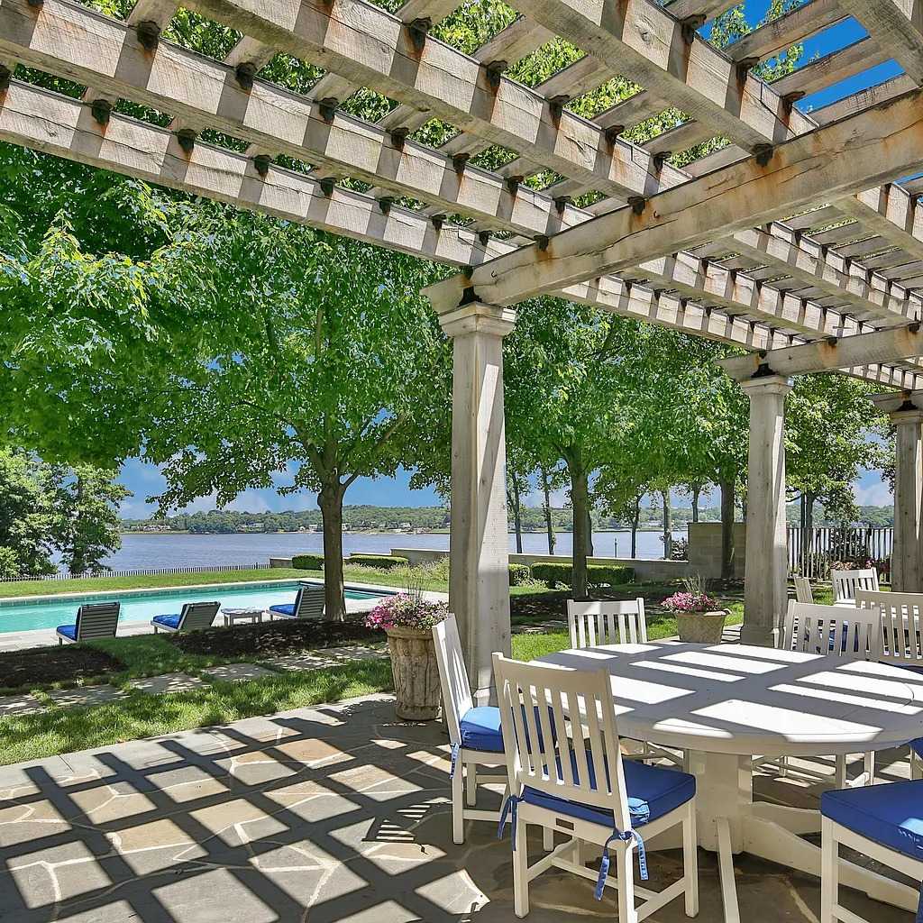 Outdoor Dining of Jon Bon Jovi’s Former NJ Home