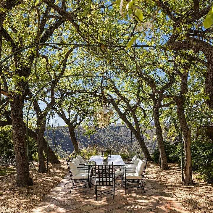 Outdoor Dining of Heather Dubrow’s Former CA Home