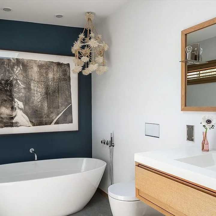 Bathroom in Sarah Paulson’s Former CA Home