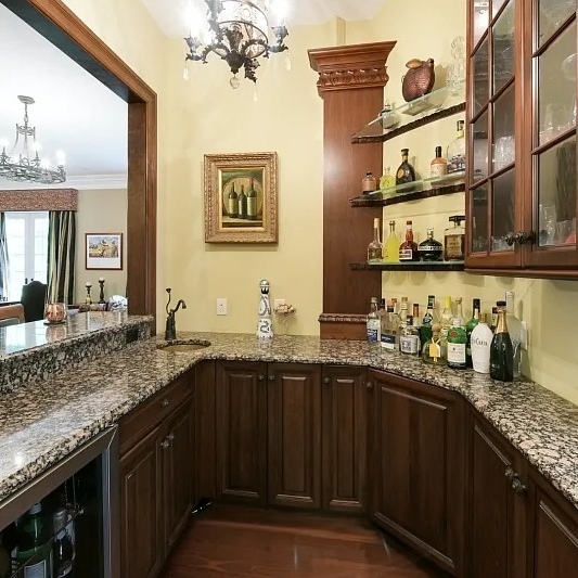 Home Bar in Teresa Giudice and Luis Ruelas’ NJ Home