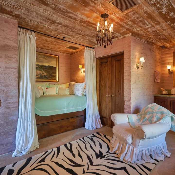 Sitting Nook in Suzanne Somers’ Former CA Home