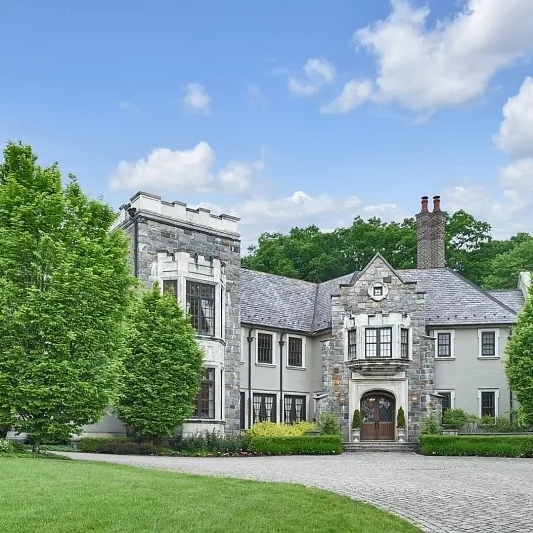 Facade of Teresa Giudice and Luis Ruelas’ NJ Home