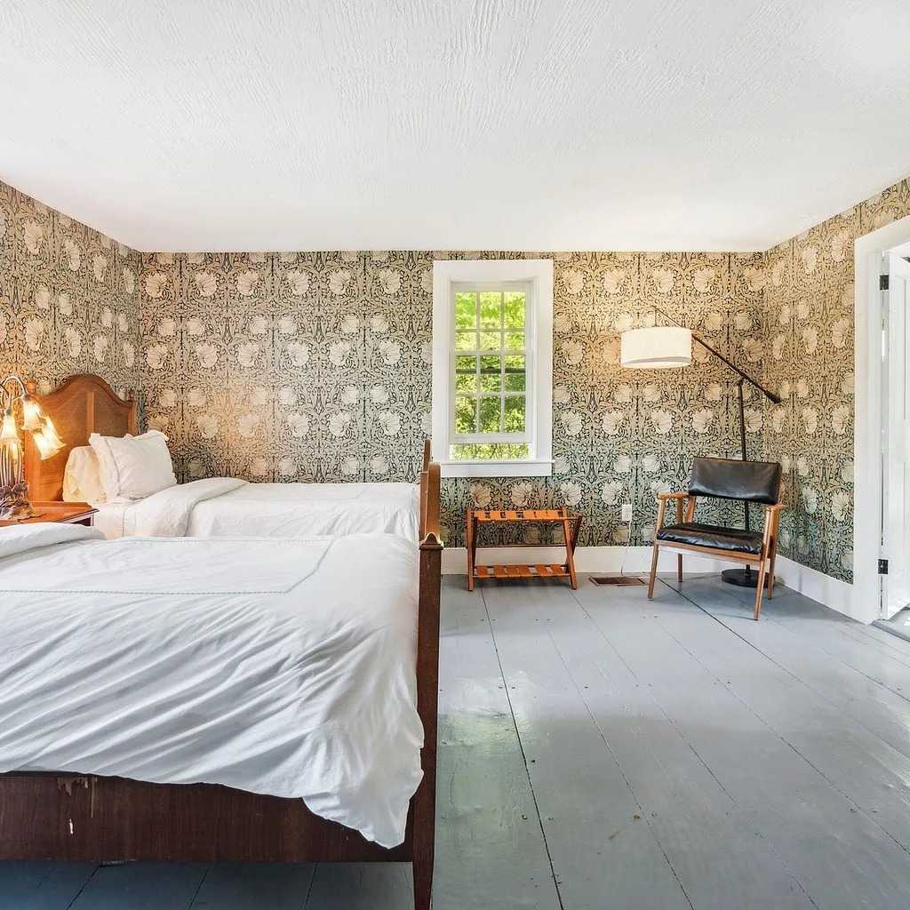 Bedroom in Ghislaine Maxwell NH Hideaway