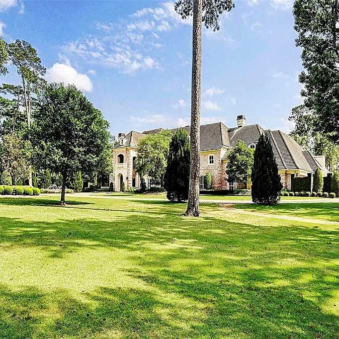 Estate Grounds of Adrian Peterson’s Former TX Home