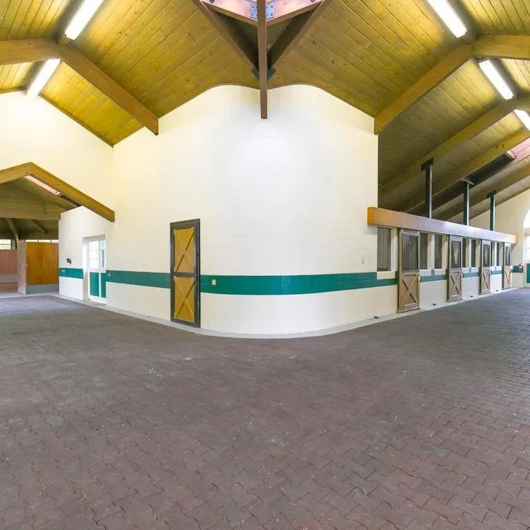 Reba McEntire’s Former TN Estate