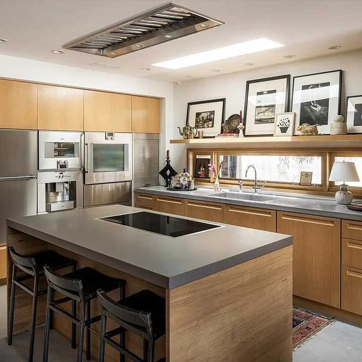 Kitchen in Sarah Paulson’s Former CA Home