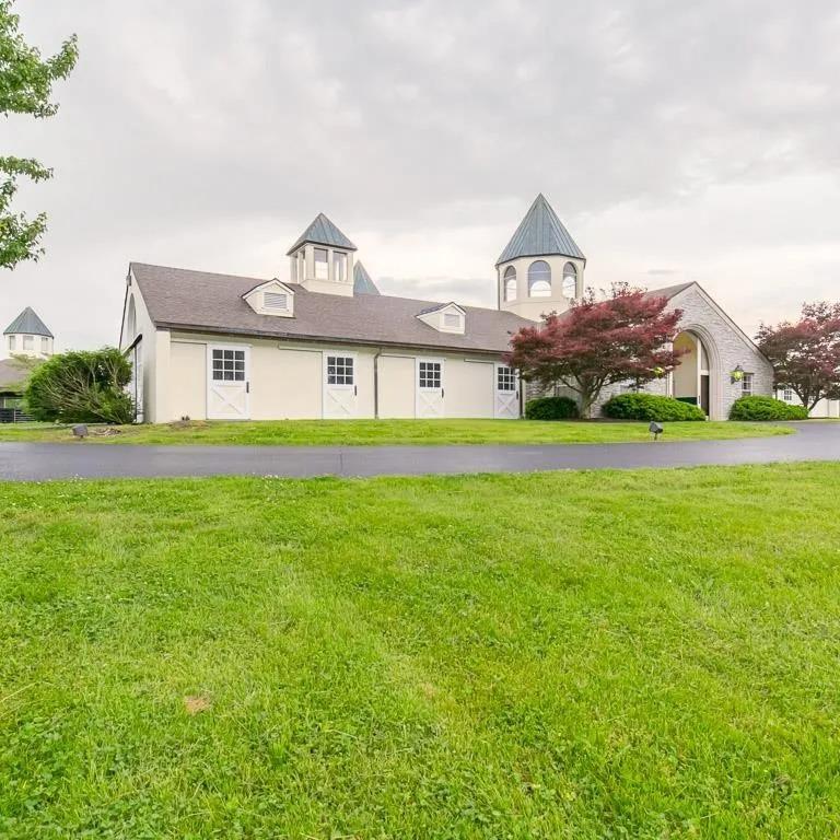 Reba McEntire’s Former TN Estate