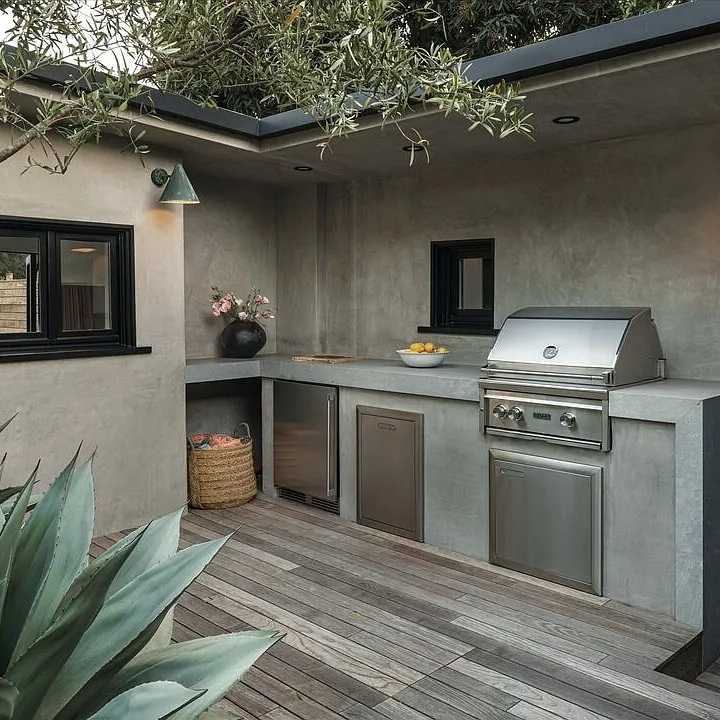 Outdoor Kitchen of Sarah Paulson’s Former CA Home