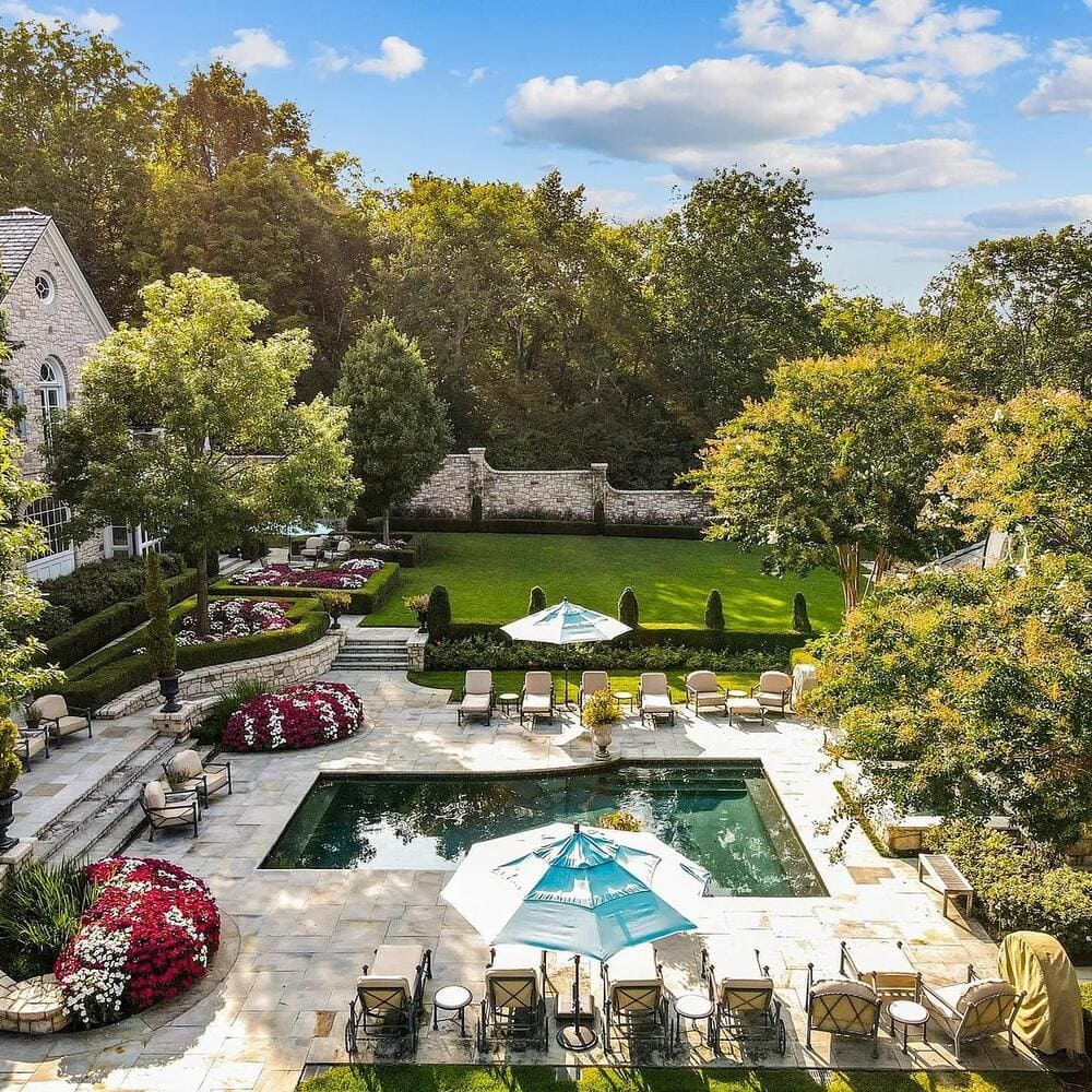 Mansion Exterior of Alan Jackson’s Former TN Home