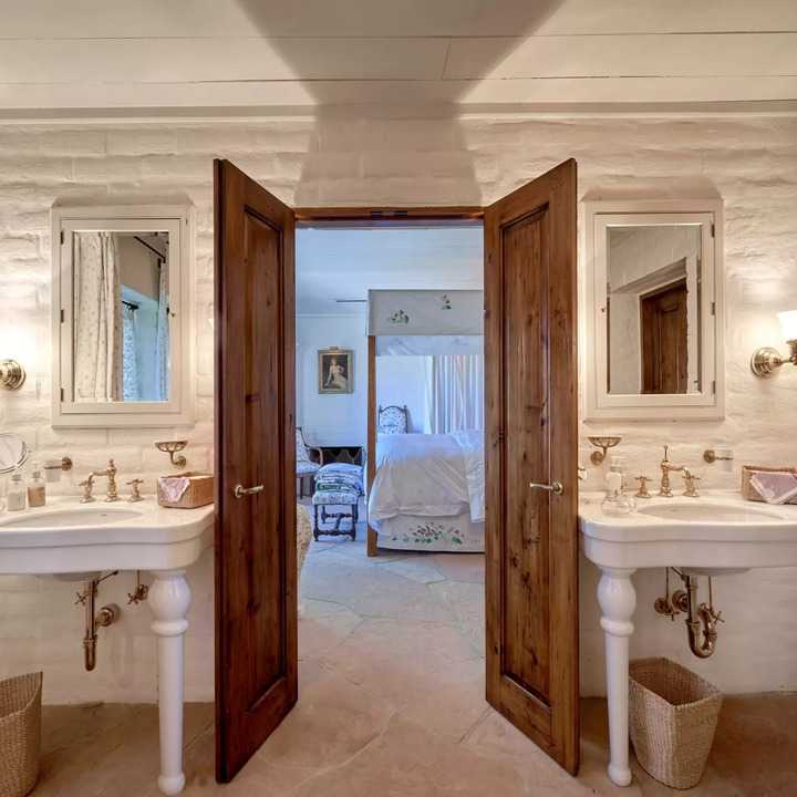 Vanity Area in Suzanne Somers’ Former CA Home