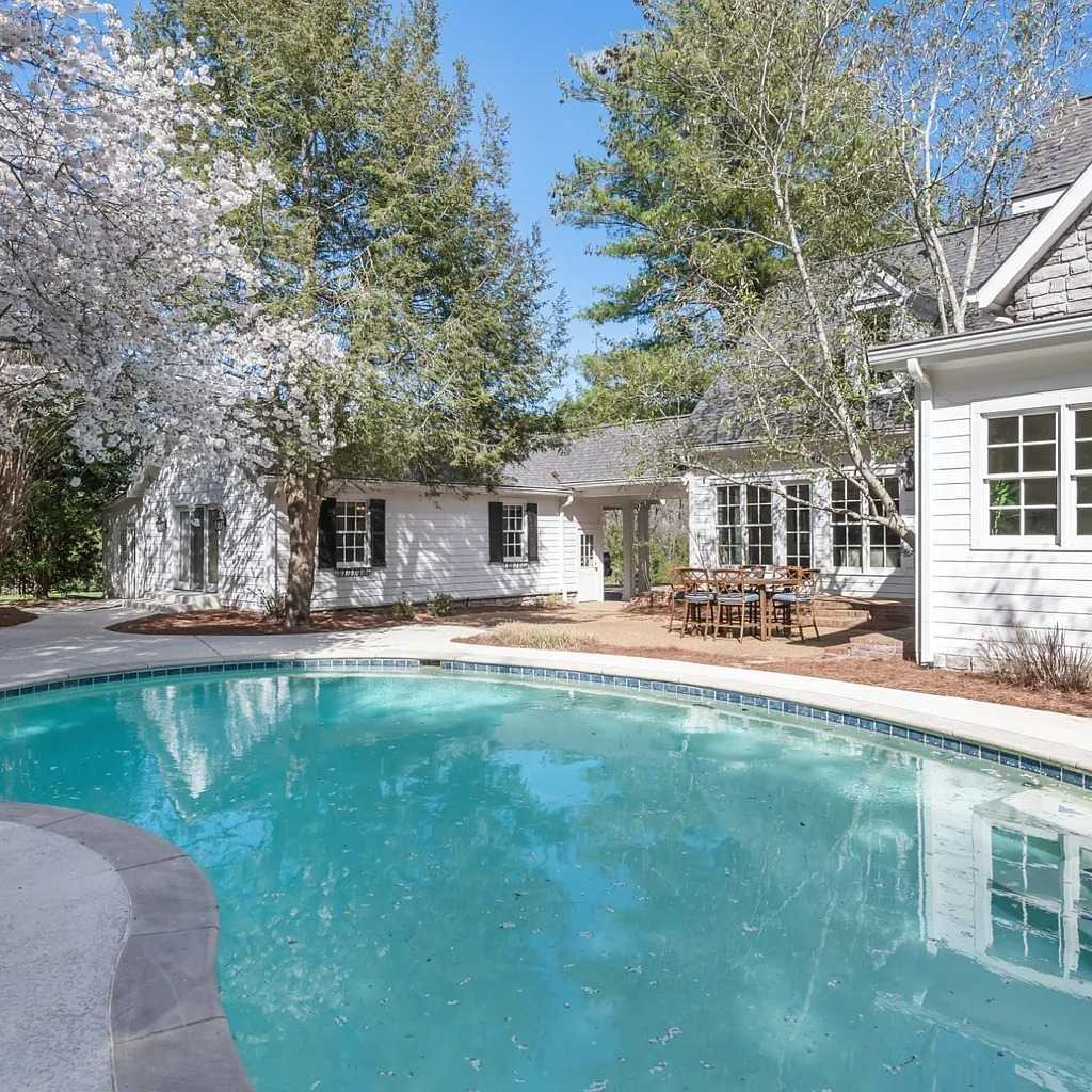 Pool of Trisha Yearwood’s Former TN Home