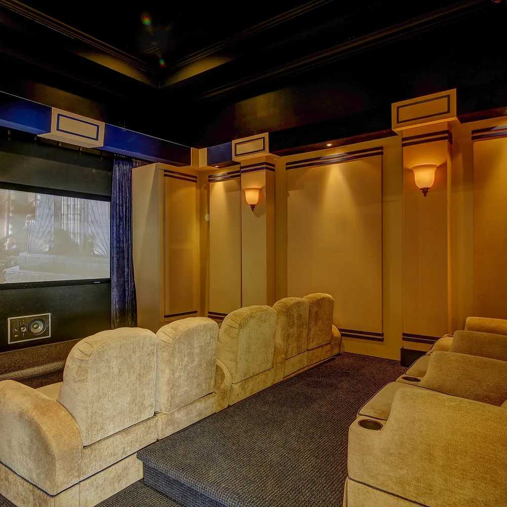 Home Theater in Daunte Culpepper’s Former FL Home