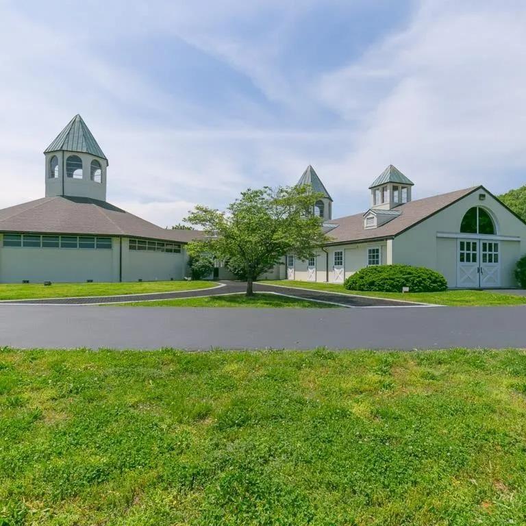 Reba McEntire’s Former TN Estate