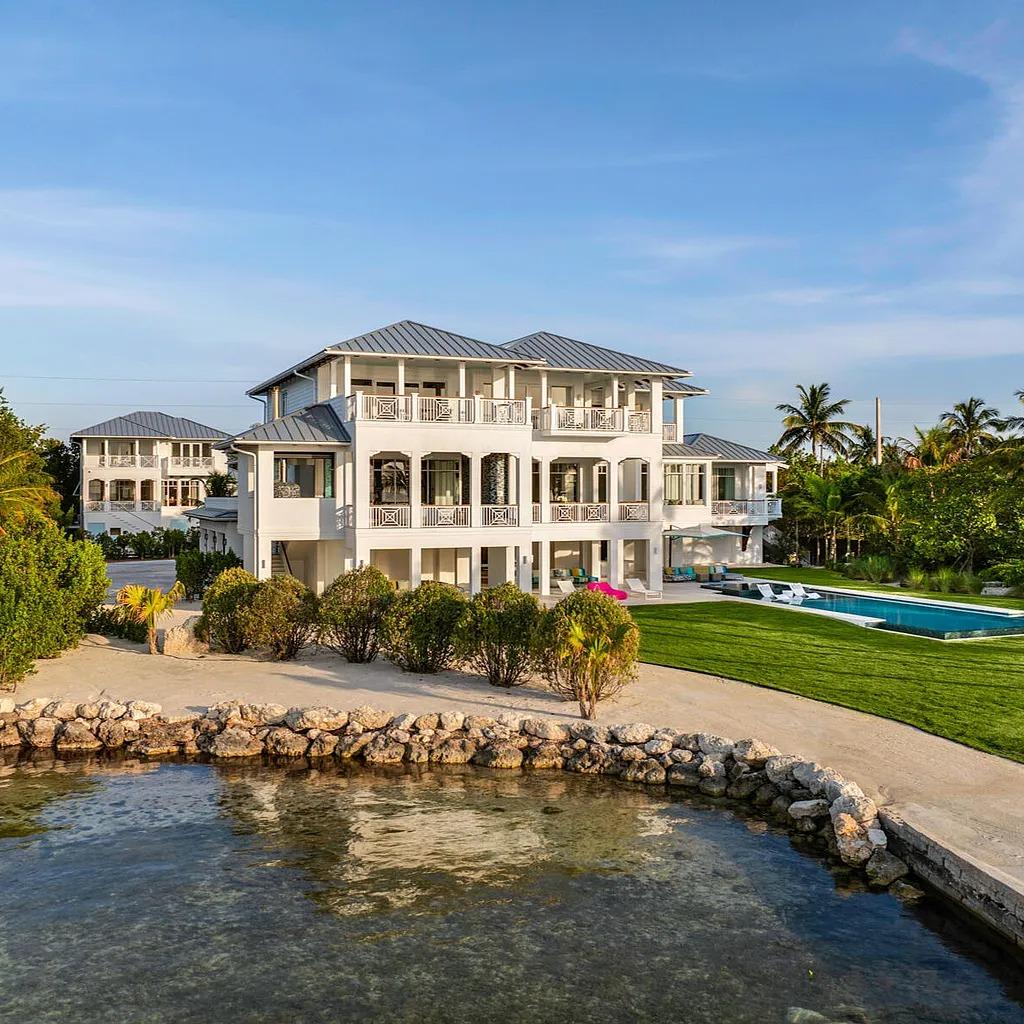 Backyard of Dave Portnoy’s Former FL Home