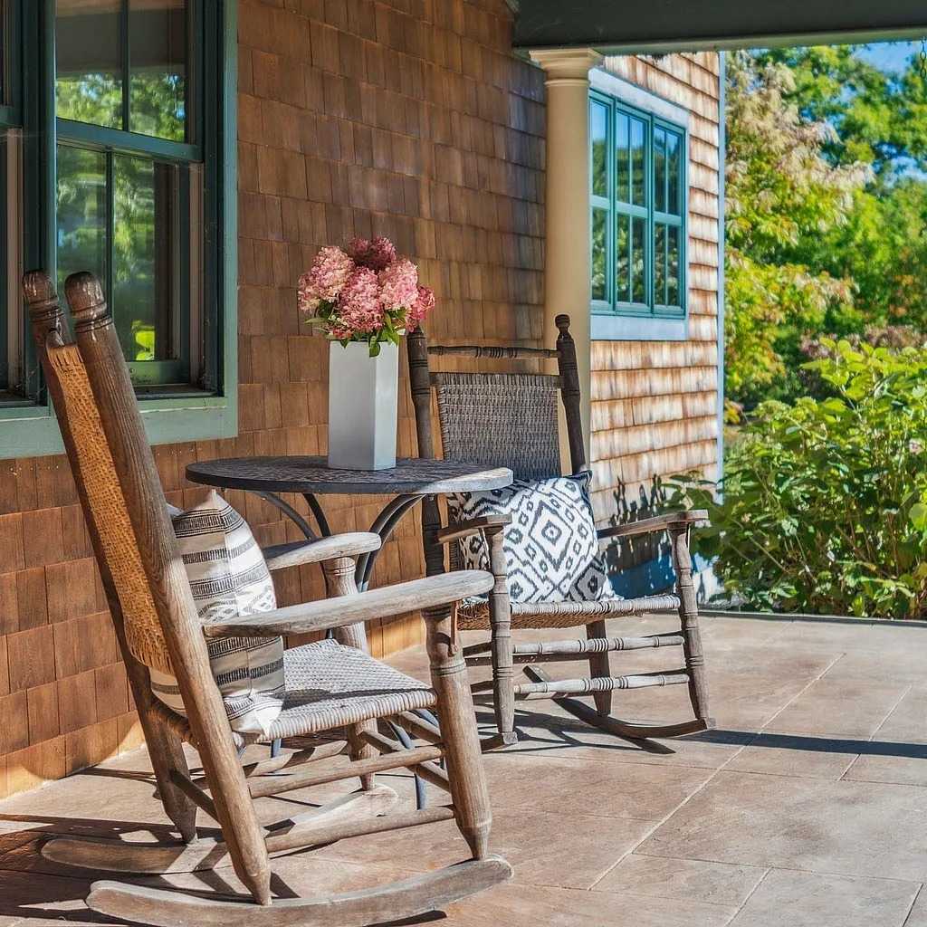 Front Porch of Ghislaine Maxwell NH Hideaway