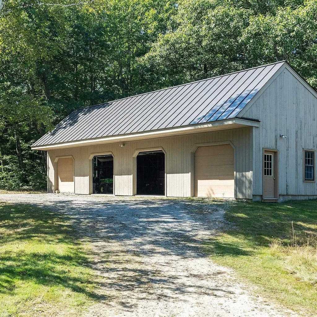 Three-Bay Garage of Ghislaine Maxwell NH Hideaway