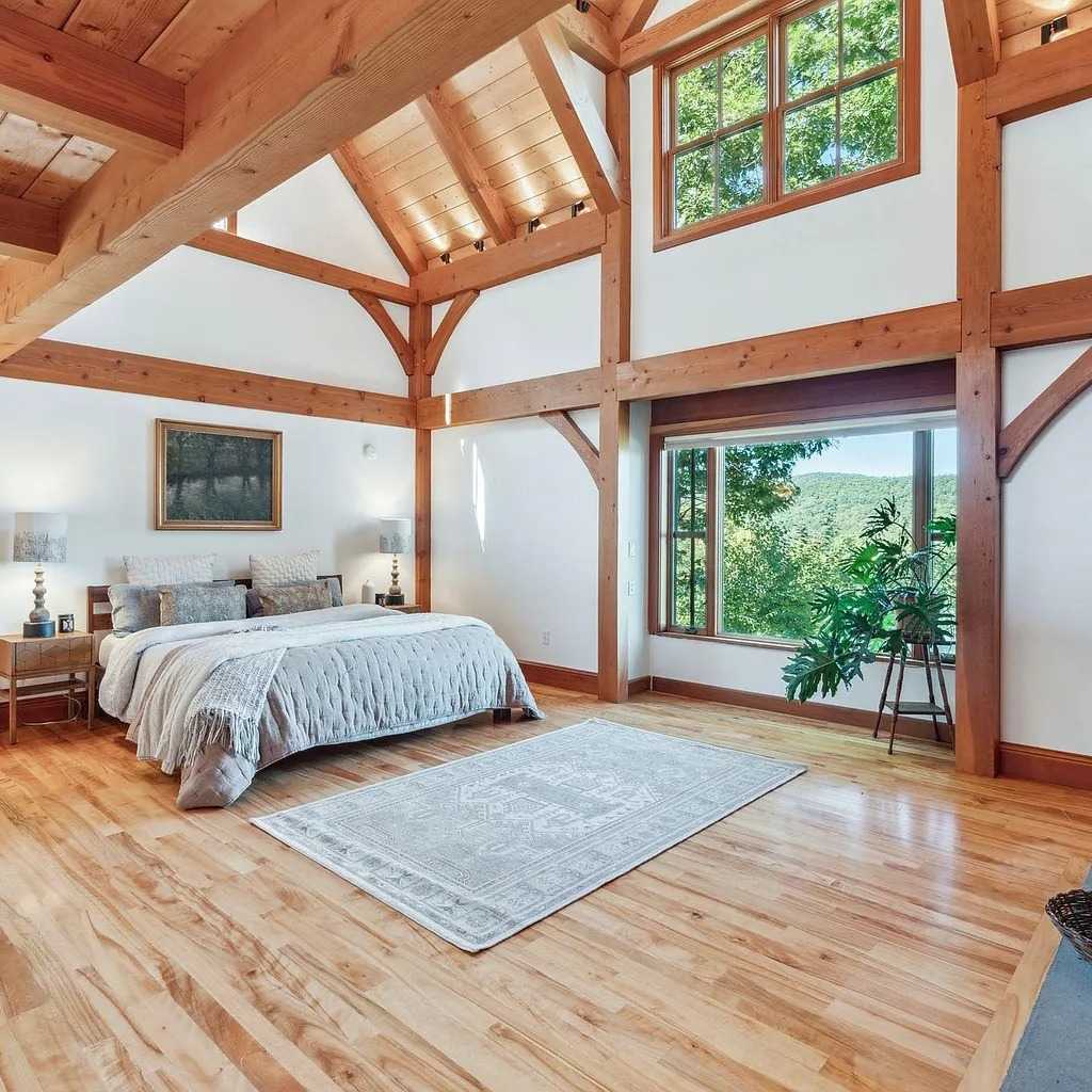 Bedroom in Ghislaine Maxwell NH Hideaway