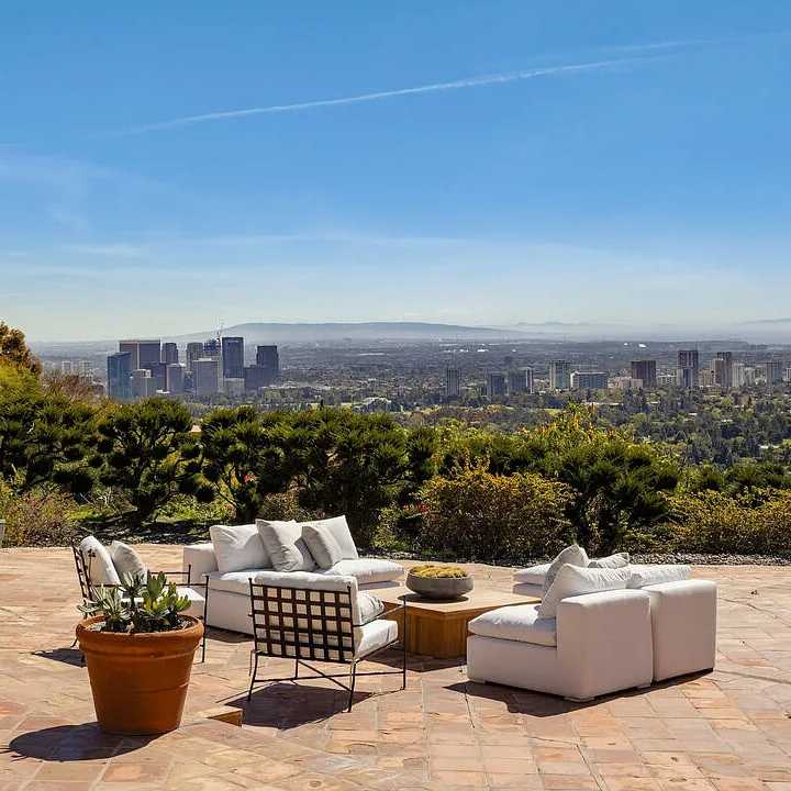 Terrace Seating of Heather Dubrow’s Former CA Home