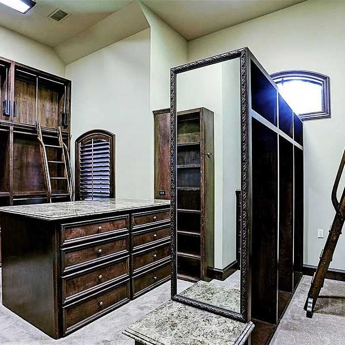 Walk-In Closet in Adrian Peterson’s Former TX Home