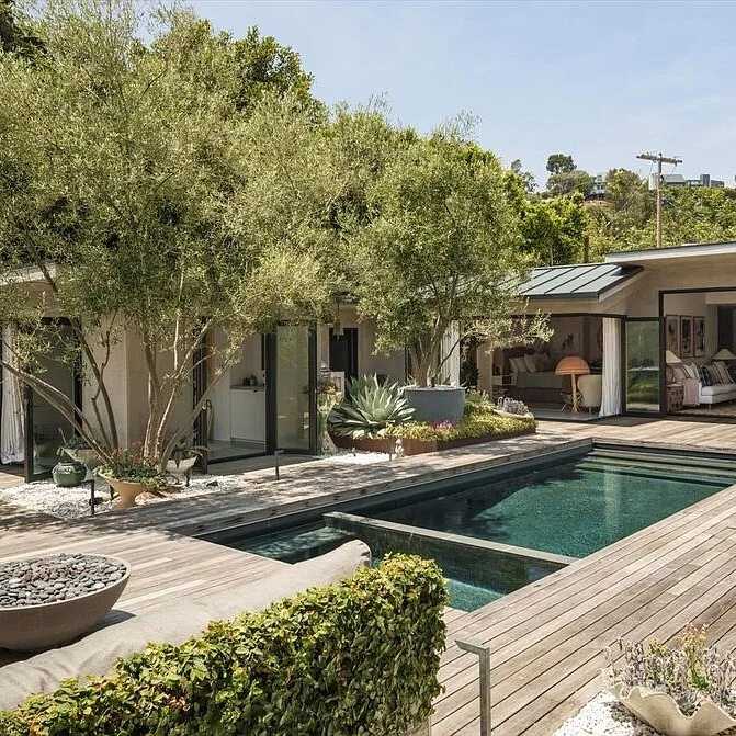 Exterior of Sarah Paulson’s Former CA Home