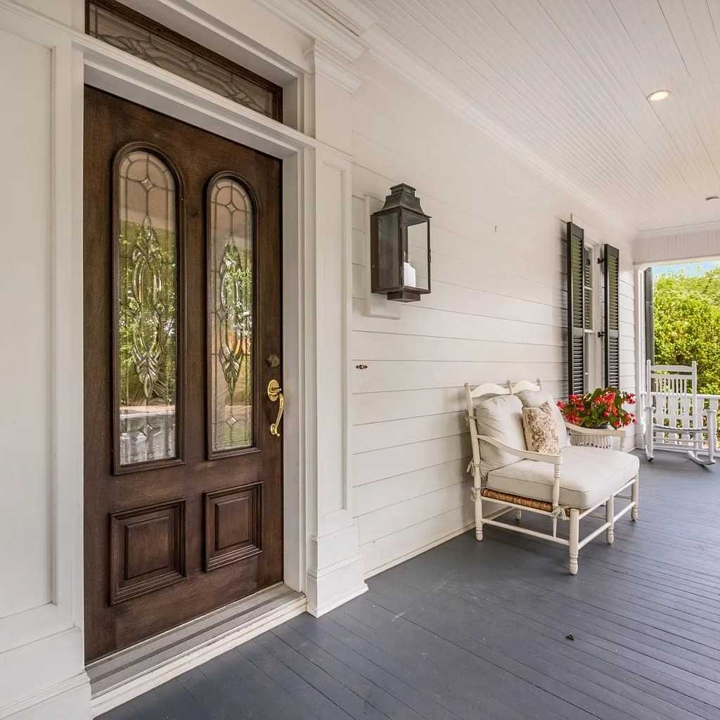Front Door Porch of Trisha Yearwood’s Former TN Home