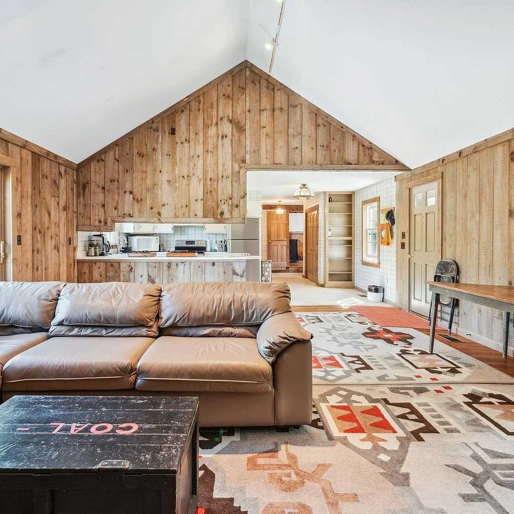 Lounge Area in Ghislaine Maxwell NH Hideaway