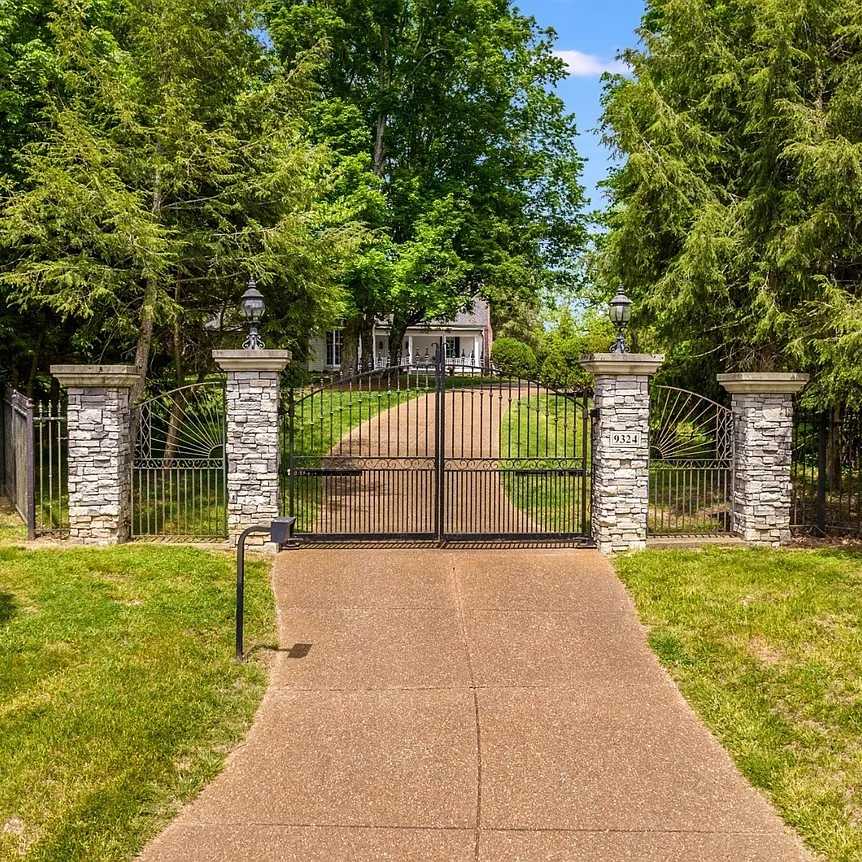 Gated Entrance of Trisha Yearwood’s Former TN Home