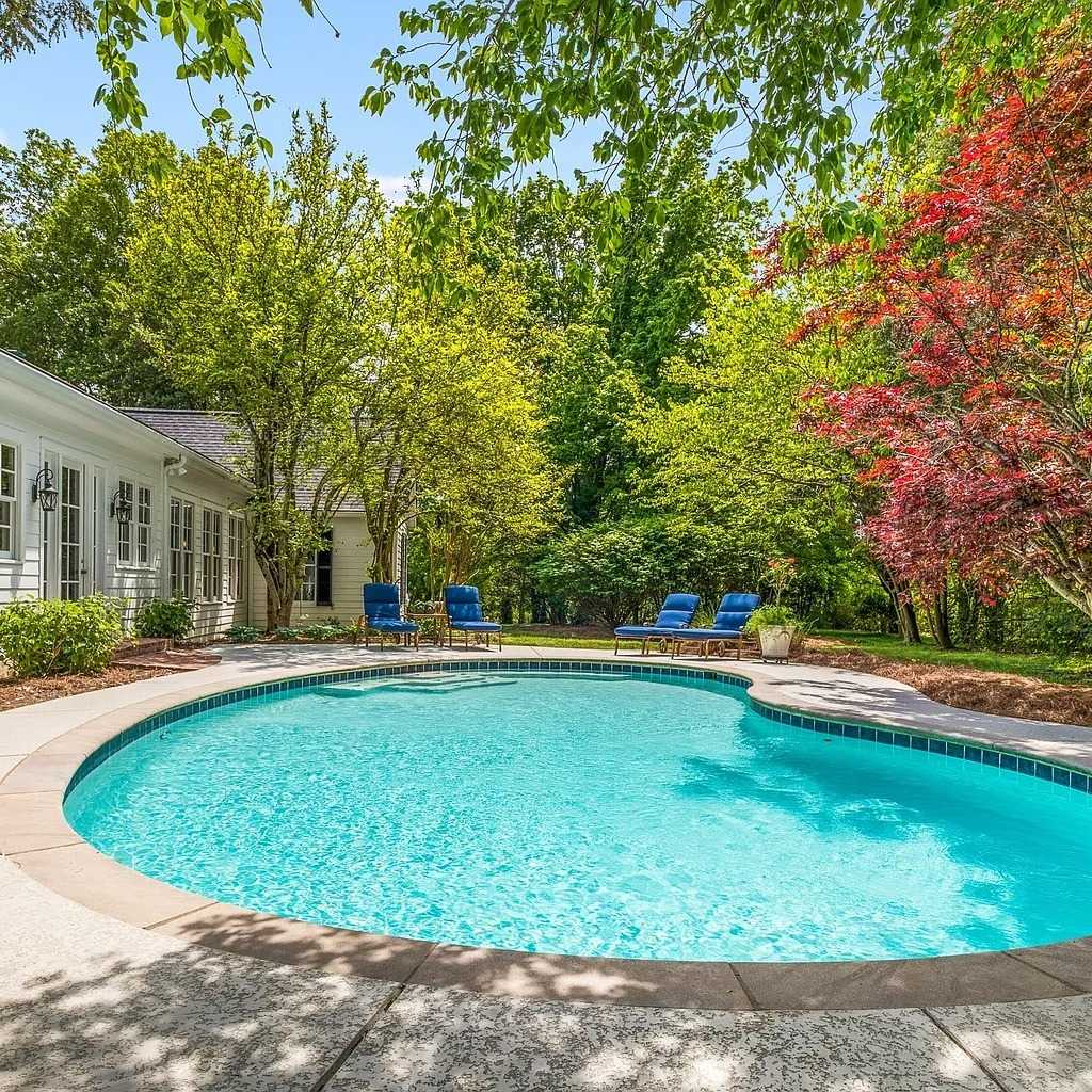 Pool of Trisha Yearwood’s Former TN Home
