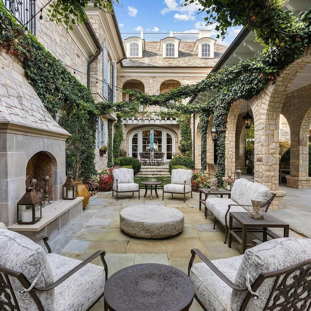 Courtyard of Alan Jackson’s Former TN Home